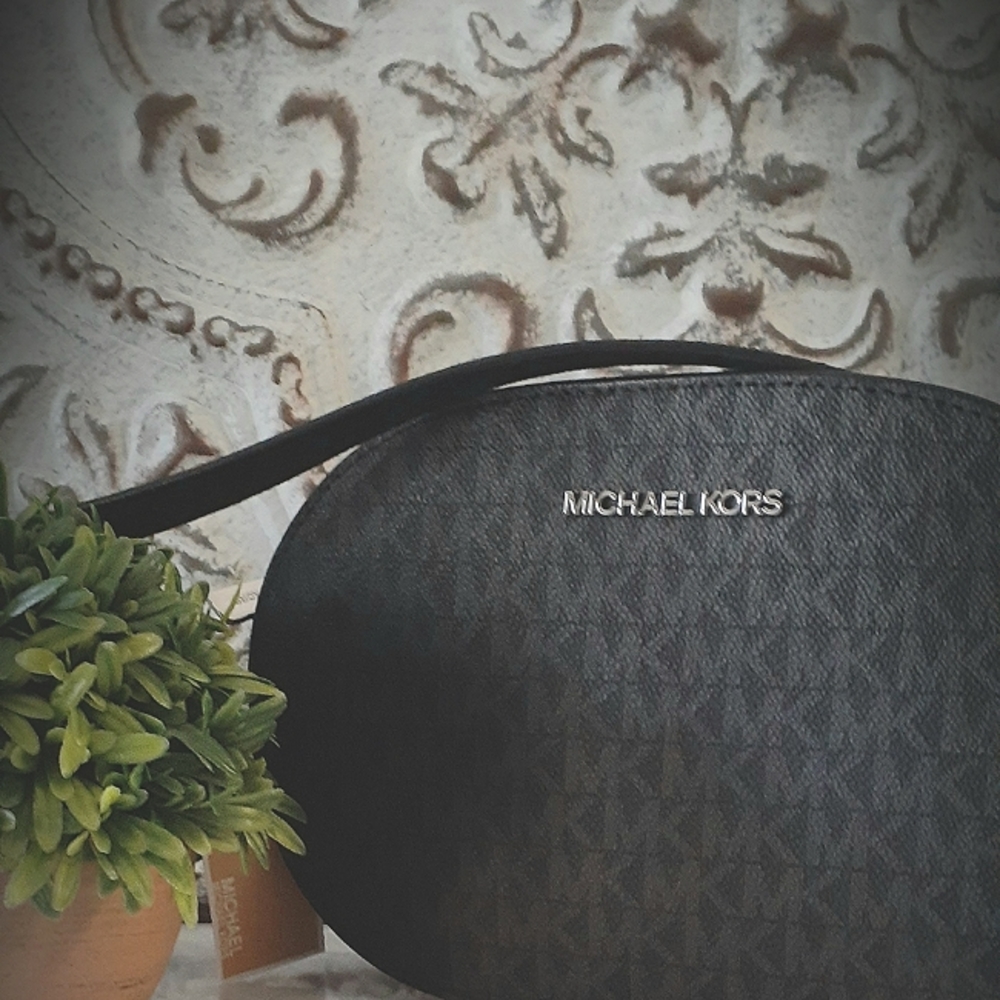 Michael Kors Jet Set Travel Medium Logo Crossbody